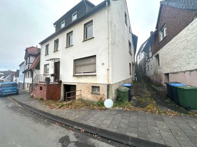 Sanierungsbedürftige Doppelhaushälfte in Marsberg - Ideal für Handwerker