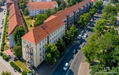 3-Raum-Wohnung mit Balkon gegenüber Puppentheater