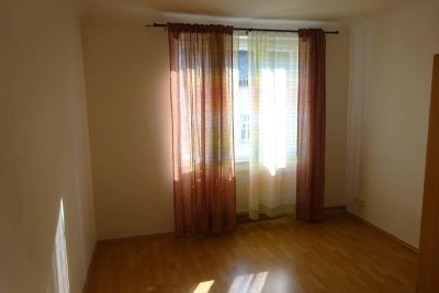 2 Zimmer, Studenten WG geeignet, 3 Minuten zur U Bahn und S7