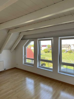 Charmante 3-Zimmer-Maisonette (103 m²) mit großzügigem Balkon, Klimaanlage & Carport – ruhige Lage
