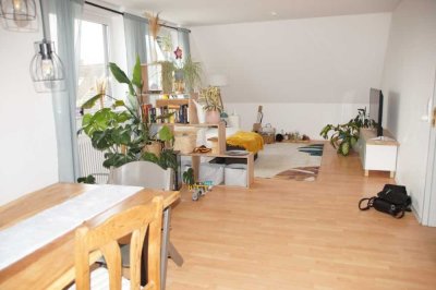 Lichtdurchflutete Dachgeschosswohnung in zentraler Lage