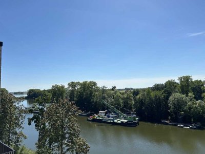 Ihr Penthouse mit herrlicher Dachterrasse - direkt an der Elbe!