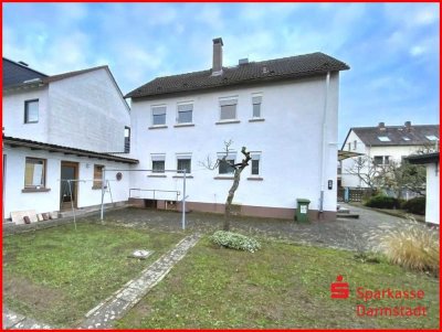 Freistehendes Ein- bis Zweifamilienhaus auf großem Grundstück