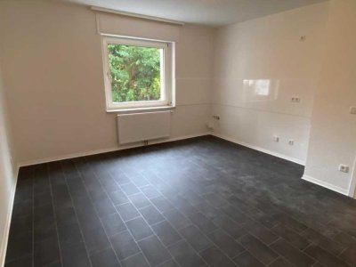 * SCHÖNES DUSCHBAD * einziehen und WOHLFÜHLEN - große Wohnküche * Bahnhof Nähe *