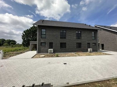 Neubezug: Geräumige 5-Zimmer-Doppelhaushälfte mit gehobener Innenausstattung