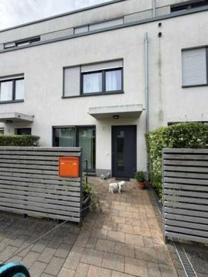 Wohnen mit Charakter: Reihenmittelhaus in Köln-Sürth, Provisionsfrei und komplett renoviert