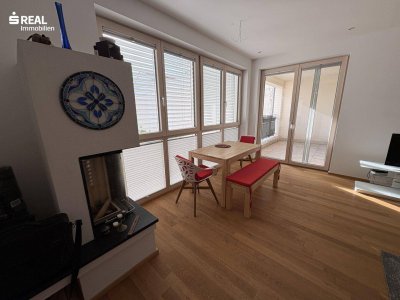 Neuwertige 2-Zimmer-Eigentumswohnung mit Kamin, Loggia und Garage