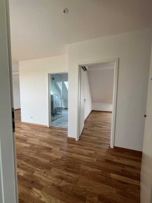 Wohnen über den Dächern: Erstbezug mit sonniger Dachterrasse