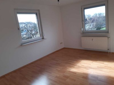 Helle freundliche 3-Zimmer, Küche, Bad, Balkon mit neuer EBK  in Bensheim