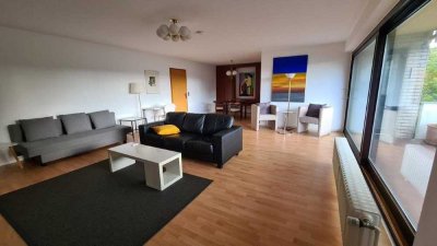Von privat: 3,5  Zi-Wohnung, teilmöbliert, auf Zeit  (2-3 Jahre) mit großem Balkon u.  Schwimmbad