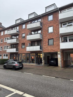 Charmante 2-Zimmer-Wohnung im Dachgeschoss am Dreiecksplatz in Kiel