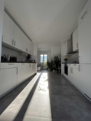 Neuwertige und sehr moderne 3,5-Zimmer-Wohnung mit Dachterrasse und Stellplatz in Neuweiler
