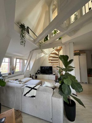 Sonnige 2,5-Zimmer Dachgeschoss-Galerie-Wohnung in Stgt-Berg