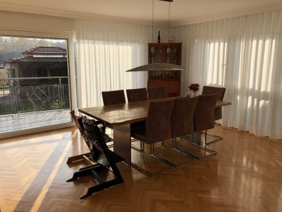 Freundliche 6-Zimmer EG-Wohnung mit Balkon und Garten