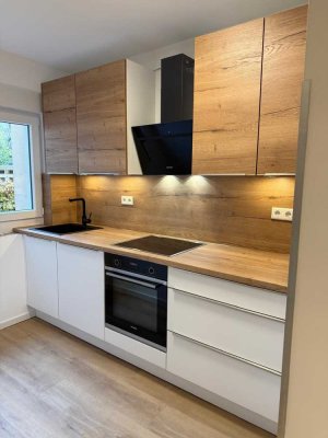 Schöne Zentrale kernsanierte drei Zimmer Wohnung in Duisburg inklusive Möbel WG-Geeignet