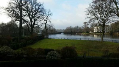 Möbl. Whg mit  SWBlick auf Alster dreif.isol.Fenster Balkon  2400 qm Garten S/W direkt am Wasser