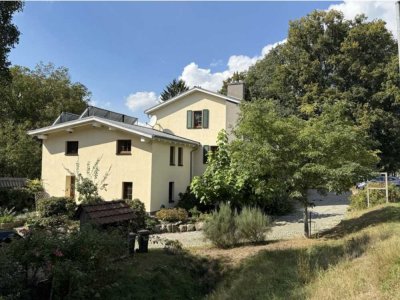 Attraktives Mehrfamilienhaus mit drei Wohneinheiten und historischem Charme in Lilienthal