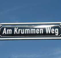 ALT LÖRICK - GUT AUFGETEILTE DACHGESCHOSSWOHNUNG MIT VIEL FLAIR