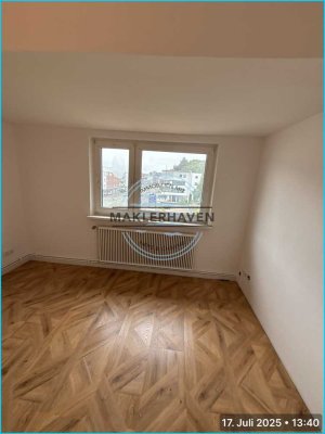 Dachgeschosswohnung, 3 Zimmer, in Renovierung. In Kürze