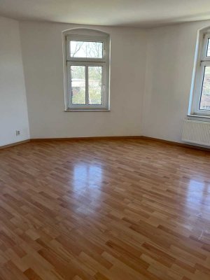 3-Zimmerwohnung mit Laminat, Abstellraum und Wanne