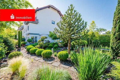 Mühlheim am Main: Topgepflegtes Zweifamilien-Reihenendhaus mit parkähnlichem Garten