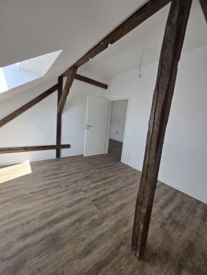 Hochwertige 3-Zimmer Dachgeschosswohnung mit Einbauküche ab 15.06.26