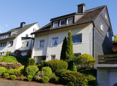 Schönes Einfamilienhaus mit Keller, nebenstehender Garage und Garten!