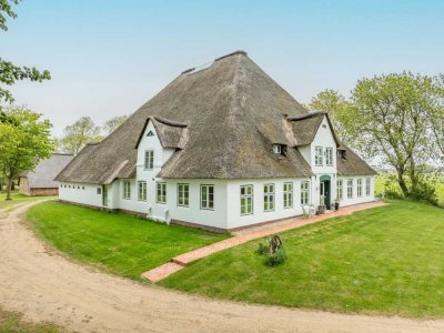 Luxuriös saniertes Anwesen unter Denkmalschutz in Alleinlage vor den Toren Sankt Peter-Ordings