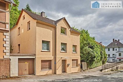 HAUS IM HAUS –GROSSE TERRASSENWOHNUNG MIT EIGENEM EINGANG, EINBAUKÜCHE, KAMINOFEN, AUSG. SPITZBODEN