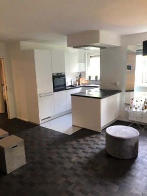 Exklusive, modernisierte 2-Zimmer-EG-Wohnung mit Terasse   in  Stuttgart-Nord.