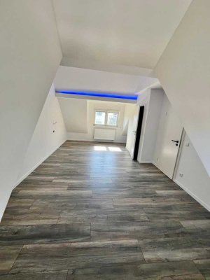 Geschmackvolle 3-Raum-Maisonette-Wohnung mit gehobener Innenausstattung mit Balkon in Kerpen