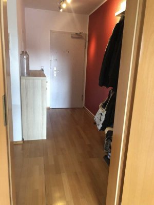 Vollständig renovierte Wohnung mit drei Zimmern und Einbauküche in Erfurt