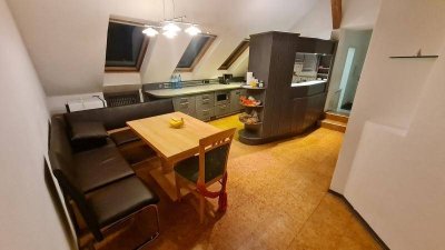 Dachgeschoßwohnung nahe dem Bahnhof gelegen!