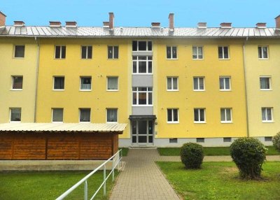 ERDGESCHOSSWOHNUNG mit 3 Zimmern, Küche und Balkon in ruhiger Lage - geförderte Miete - 3 Zimmer
