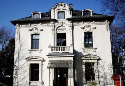 bright & spacious 2 BR in 1st class location