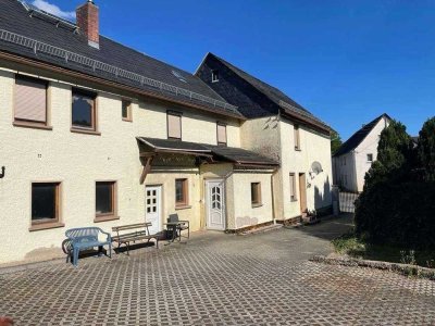 Ein- Zweifamilienhaus mit Scheune, Garagen und großem Grundstück
