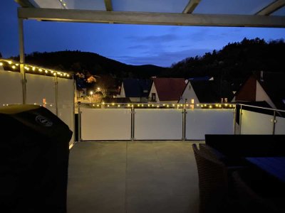 Modernisierte 3 Zimmer DG-Wohnung mit großem Balkon und Einbauküche in Wachenheim