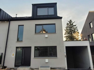 Erstbezug mit Balkon: Exklusive 4-Raum-Wohnung mit gehobener Innenausstattung in München Forstenried