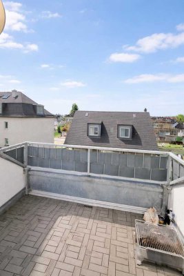 Dein urbaner Hotspot: Kuschlige Dachgeschoss-Oase mit Loggia in Ingolstadt Süd Ringsee