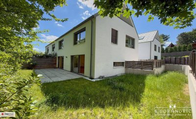 Zum Verkauf: Exklusive Doppelhaushälfte mit Aufzug, Keller, Garten &amp; Terrassen in 2372 Gießhübl – Neubau 2022, sofort bezugsfertig!