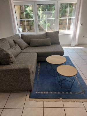 Schöne und vollständig renovierte 1-Zimmer-Souterrain-Wohnung mit Balkon und EBK in Kamp-Lintfort