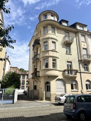 Schöne Altbauwohnung mit 2,5 Zimmern in ruhiger Seitenstraße