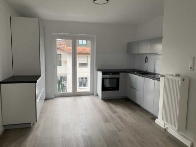 Moderne 2-Zimmer Wohnung mit schönem Bad und EBK