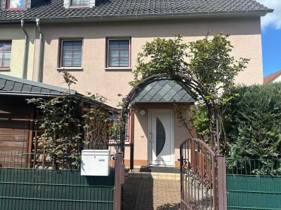 Attraktives Kreuzhaus Bj 1994 mit Kamin in ruhiger, grüner Lage von Cottbus-Sielow