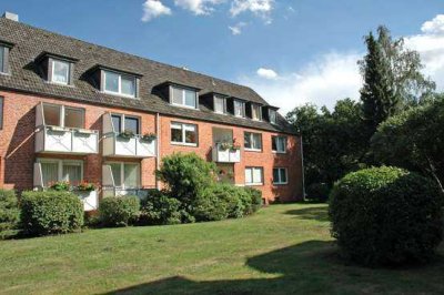 Ruhig gelegene Familienwohnung im grünen Hummelsbüttel mit Vollbad, Einbauküche und Balkon