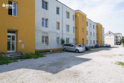 Leistbare Eigentumswohnung mit zwei Stellplätzen und Gestaltungspotenzial