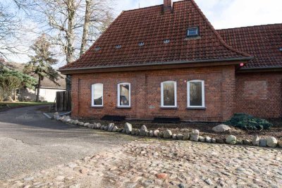 Ein Märchenhaus mit ganz besonderem Charme steht zum Kauf!