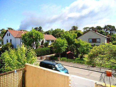 Charmante 3 ZKB mit Balkon + EBK für max. 2 Personen ab 45! Keine Haustiere!