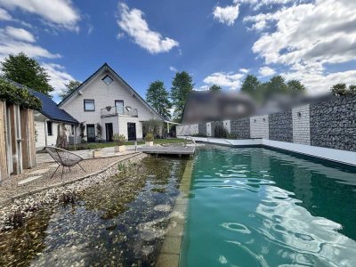 Ein Refugium für Anspruchsvolle – luxuriöses Einfamilienhaus mit Schwimmteich.
