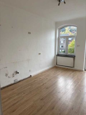 Geräumige 4 Zimmer Wohnung mit Balkon